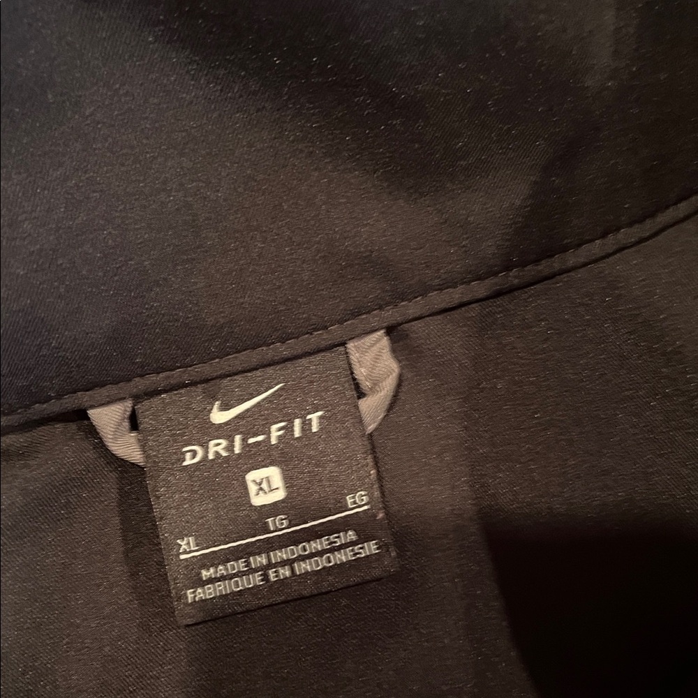 Nike Men's Black Windbreaker Jacket - Picture 2 of 4